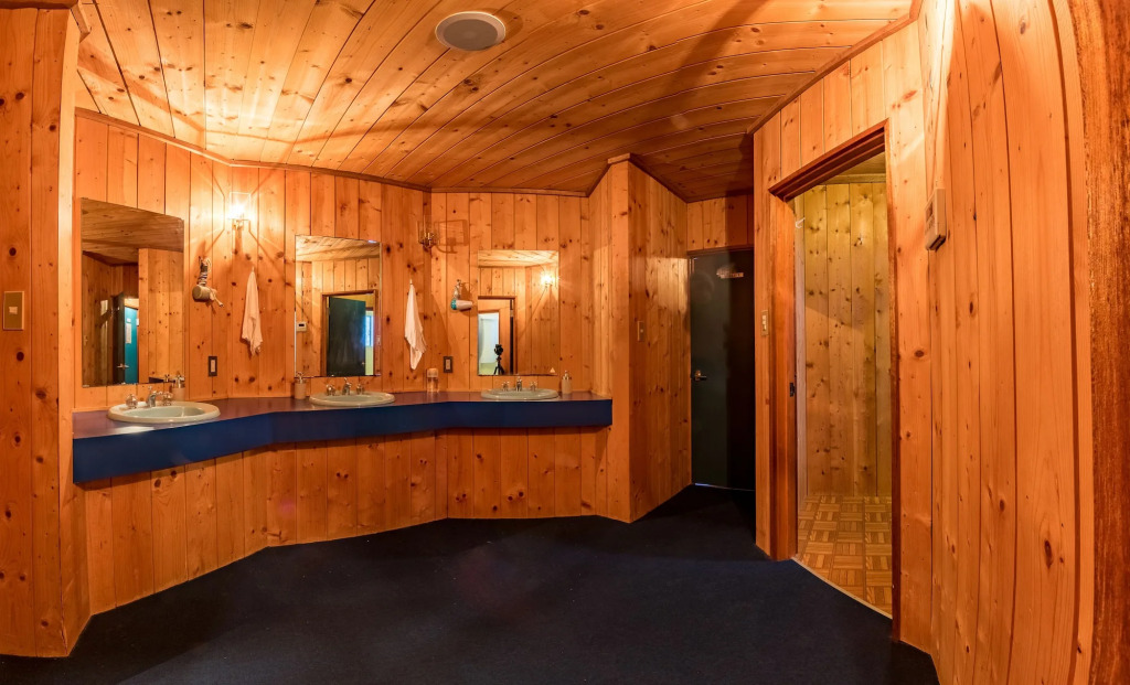 Hooting Owl private ski chalet