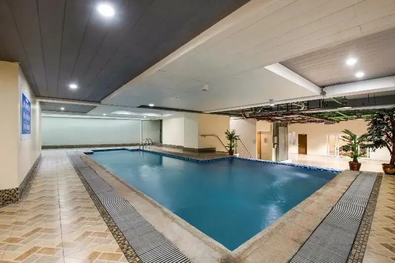 Oyo 207 Bay Area Suites Near Philippine General Hospital