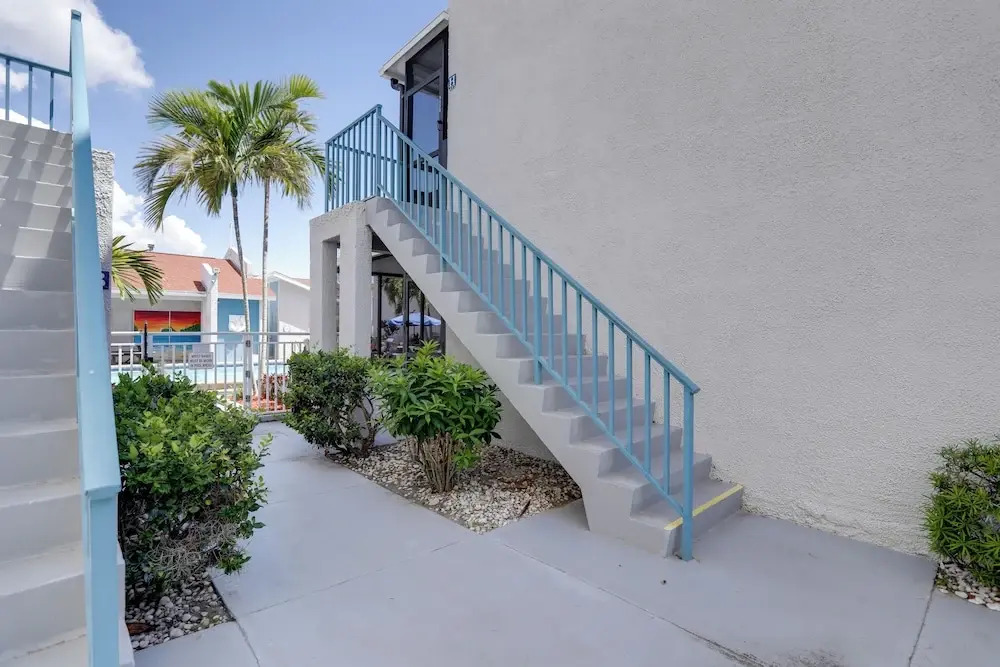 Sip, Sunbathe & Relax Poolside: Madeira Beach Gem!