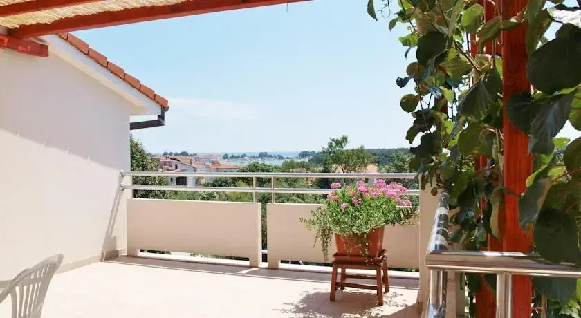 Apartments Levan 153