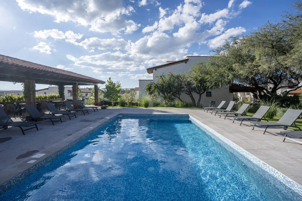 4BR Private Sanctuary with Pools and Gym
