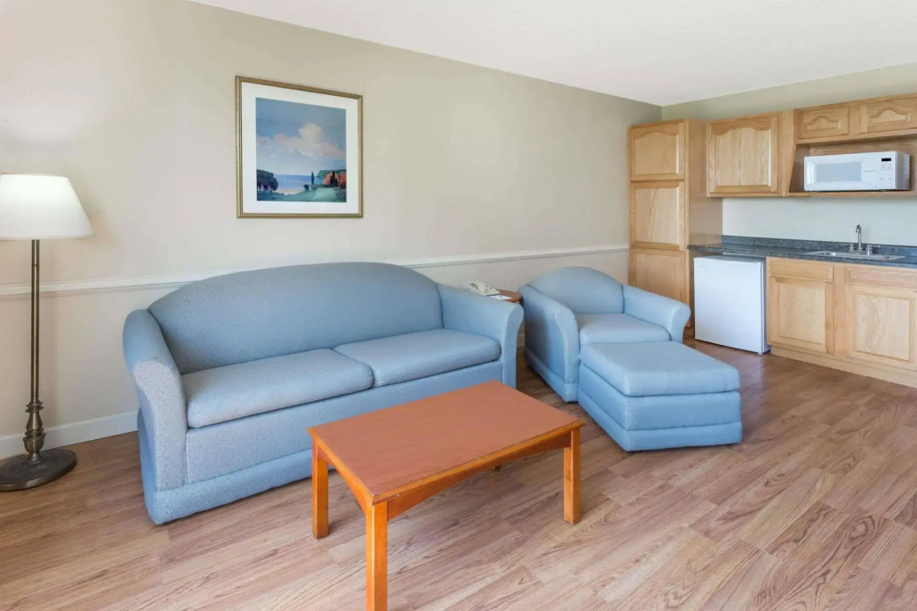 Travelodge Peoria Hotel And Conference Center