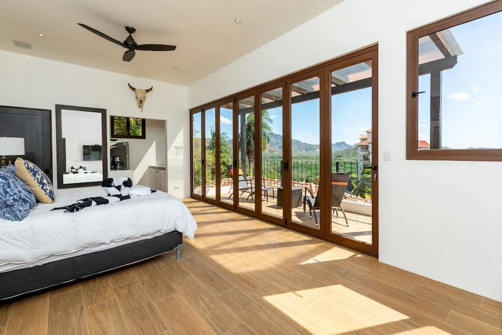 Stunning Home with Brand-New Guesthouse and Oceanview Terrace with Private Swimming Pool & Hot Tub