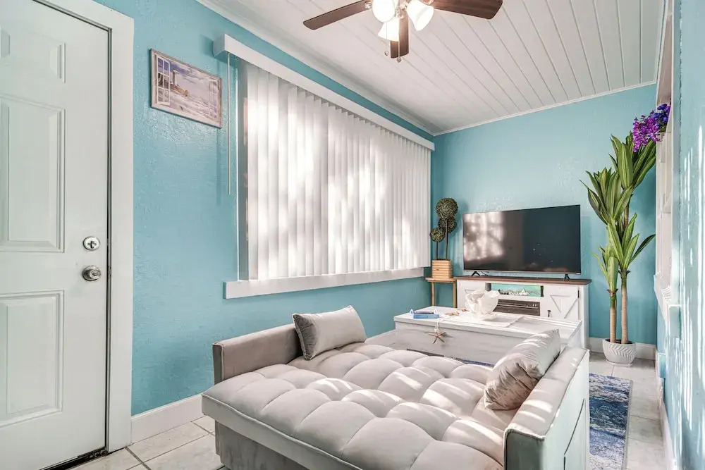 Central Location! Walkable Studio in St Pete Beach