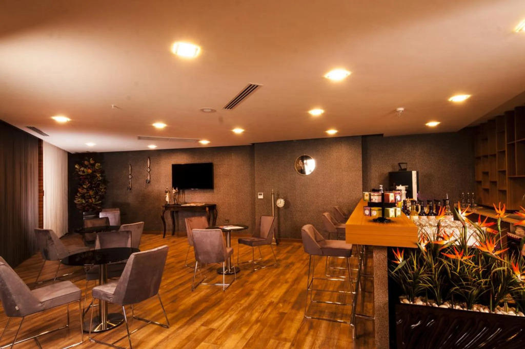 MAJURA HOTEL BUSINESS