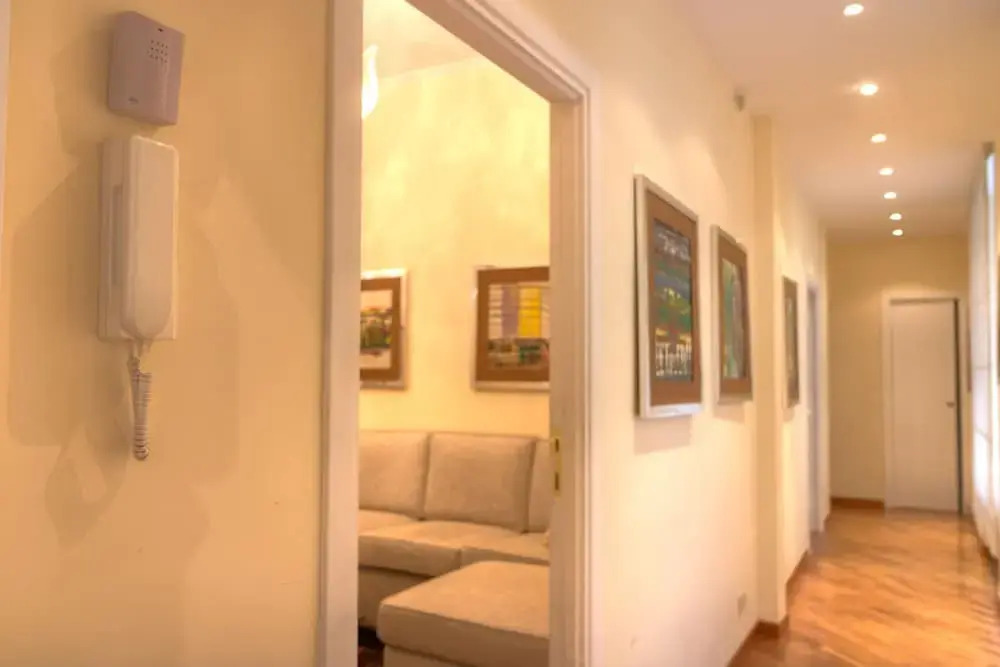 Spanish Steps Hills Apartment