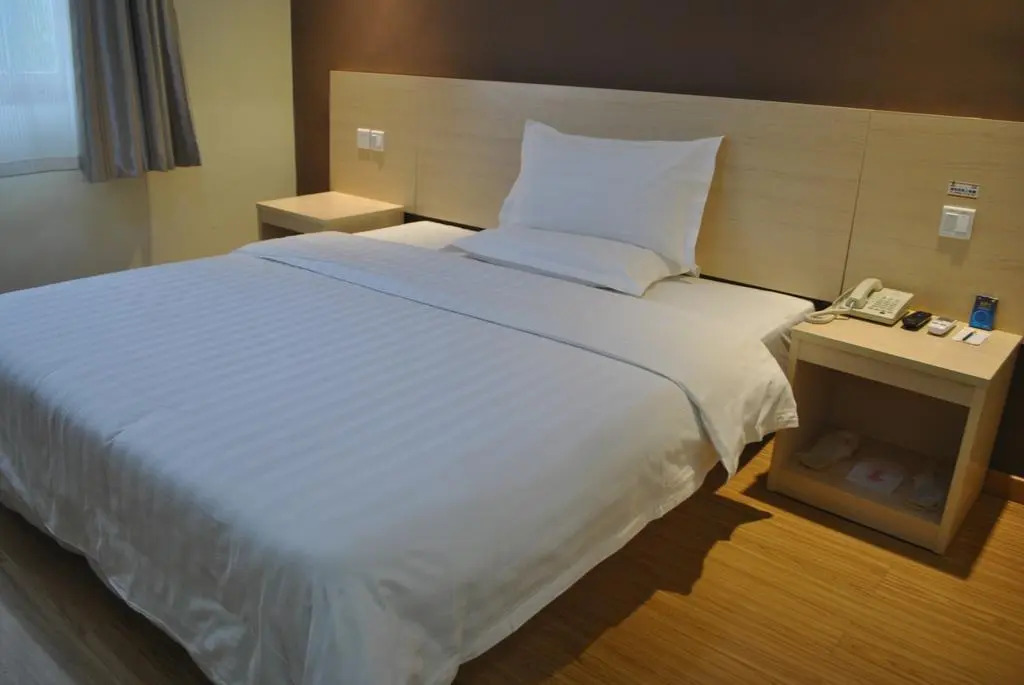 Super 8 Jinan Daminghu East Gate