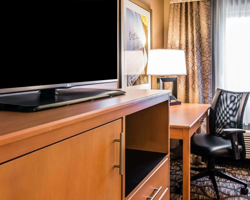 Quality Inn & Suites Warren - Detroit