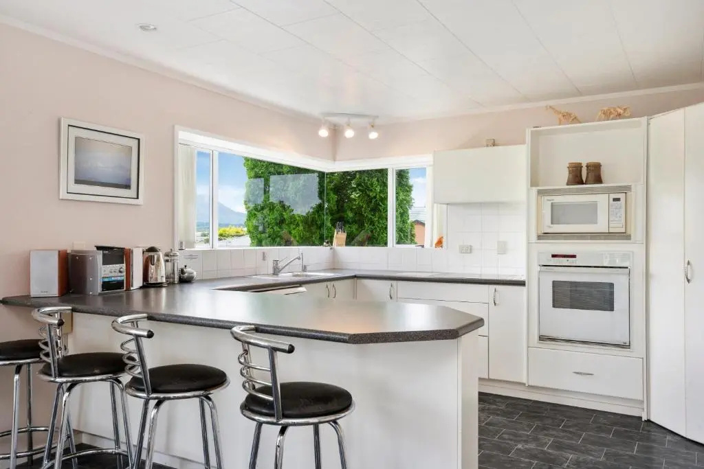 The White House - Taupo Holiday Home