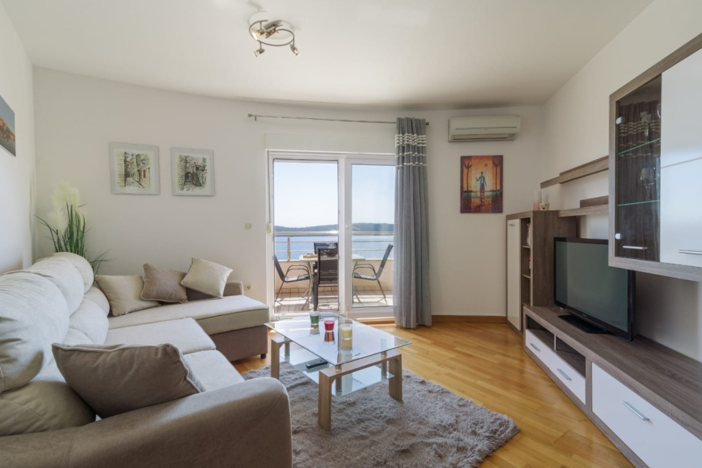 Apartment Pery - 2 bedroom sea view apartment: A1 Trogir, Riviera Trogir