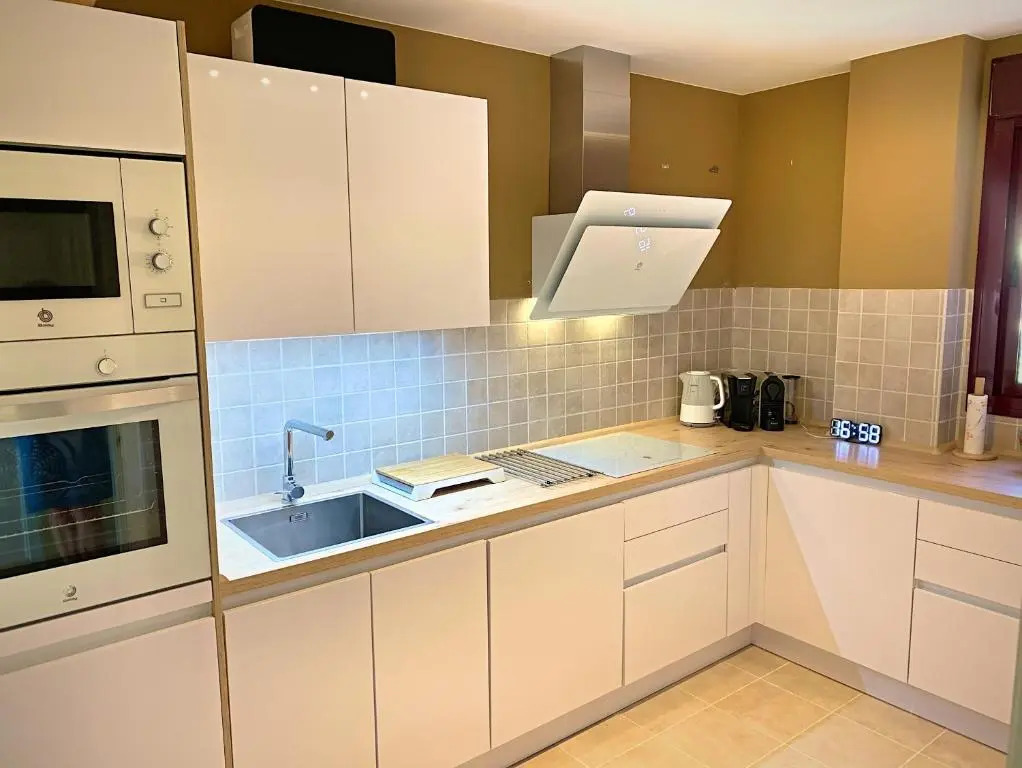 2303-Huge 2 Bedrooms Apt with Sea View