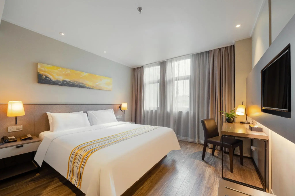 SKYBIRD Hotel (Shanghai International Resort - Chuansha Metro Station Store)