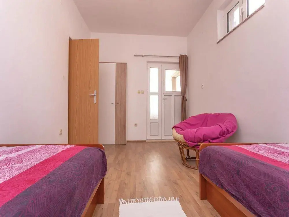 Apartment Niko - Two Bedroom Apartment With Swimming Pool