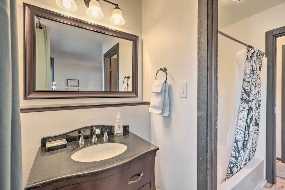 Comfy Lake Tahoe Condo w/ Private Beach Access!