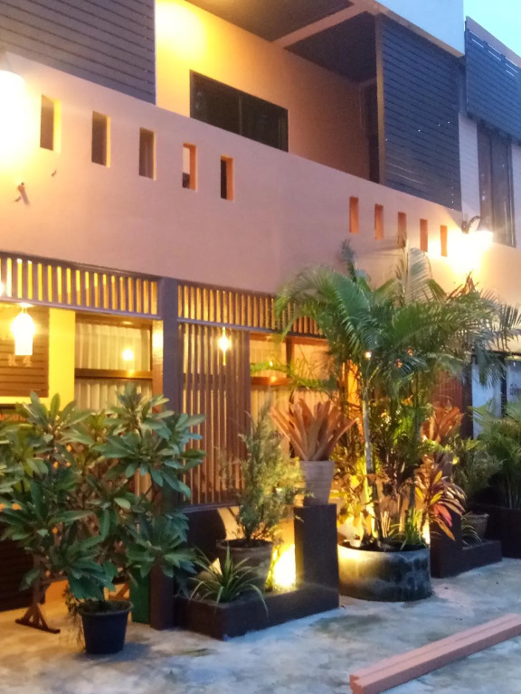 Front Beach Hotel