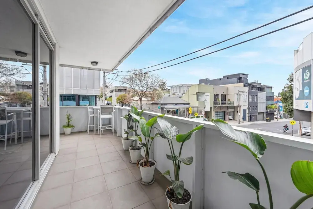 Sleek South Yarra 2-bed With Alfresco Dining