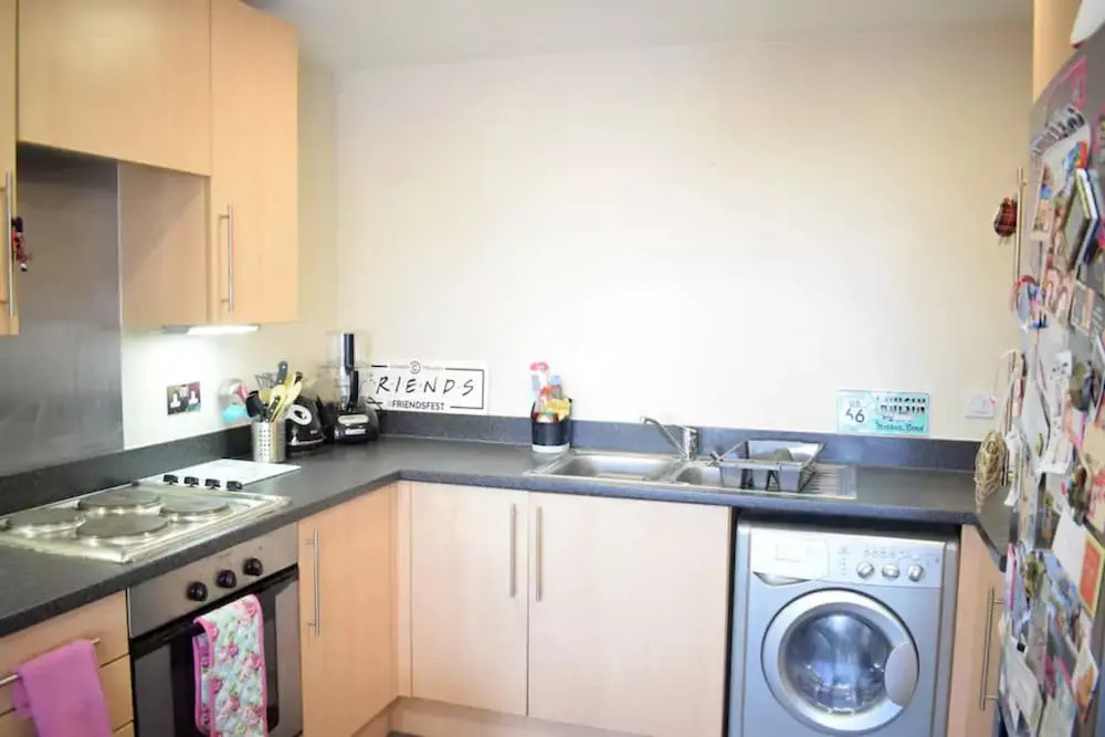 Stylish 1 Bedroom Apartment With Balcony