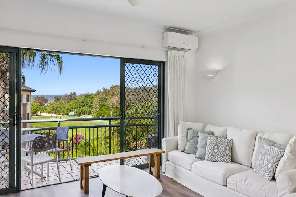 2-bed Beachfront Escape With Pool and BBQ Access