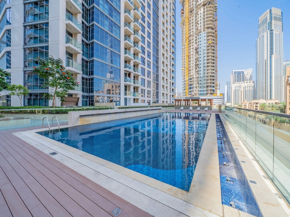 Monty - Incredible Burj Khalifa View From this Vibrant Apt