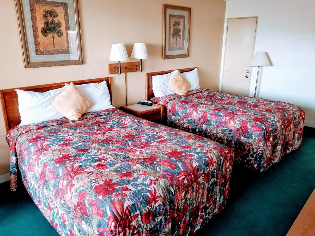 Grand Prix Motel Beach Front