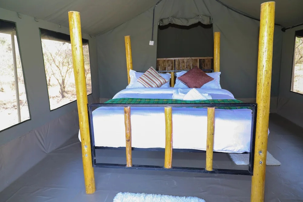 Emunyan Mara Camp