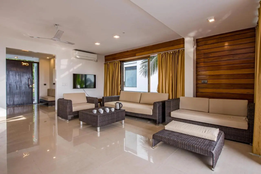 Saffronstays De La Mer