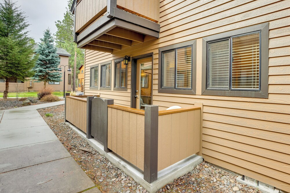 Sunriver Vacation Rental w/ Community Hot Tub!