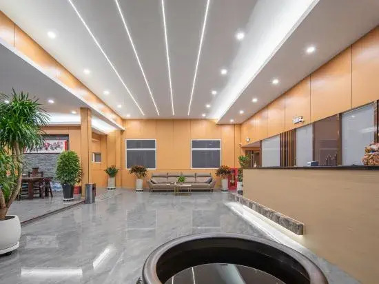 Huapan Light Luxury Hotel (Luoyang Longmen Avenue Branch)