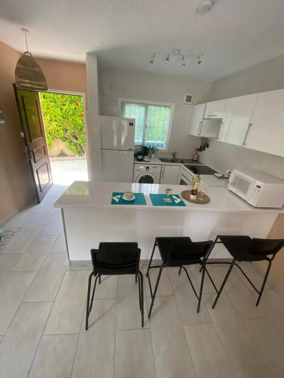 Seaside Maisonette 200M from sea