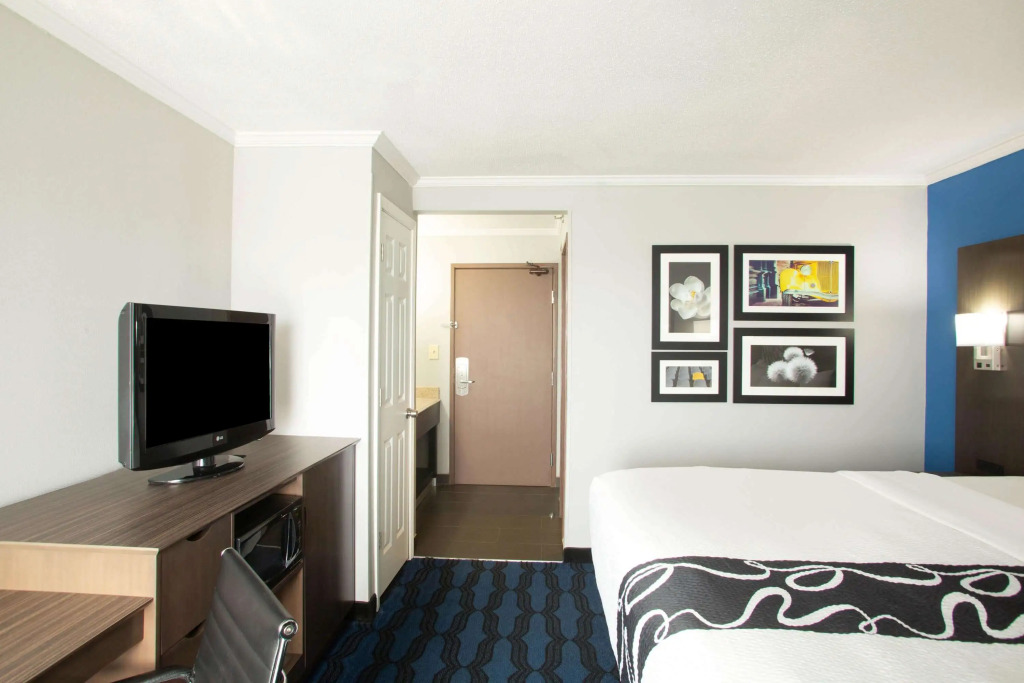 La Quinta Inn & Suites by Wyndham St Louis Hazelwood North