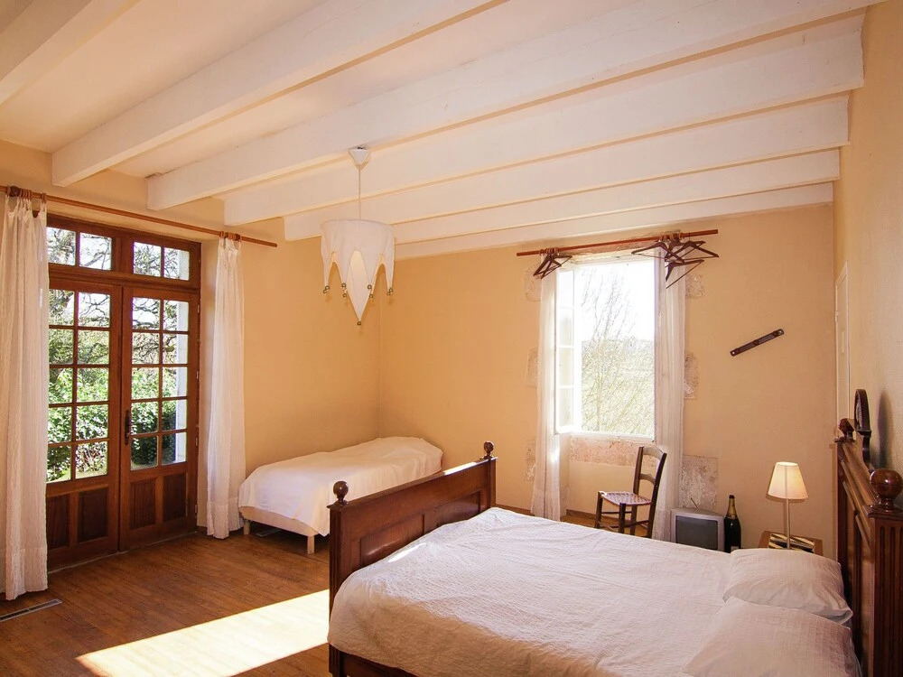 Warm Mansion with Swimming Pool in Sigoules France
