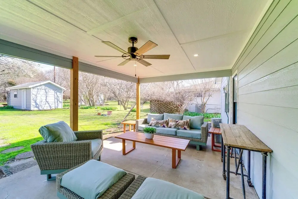 Stylish Irving Retreat w/ Patio & Fire Pit