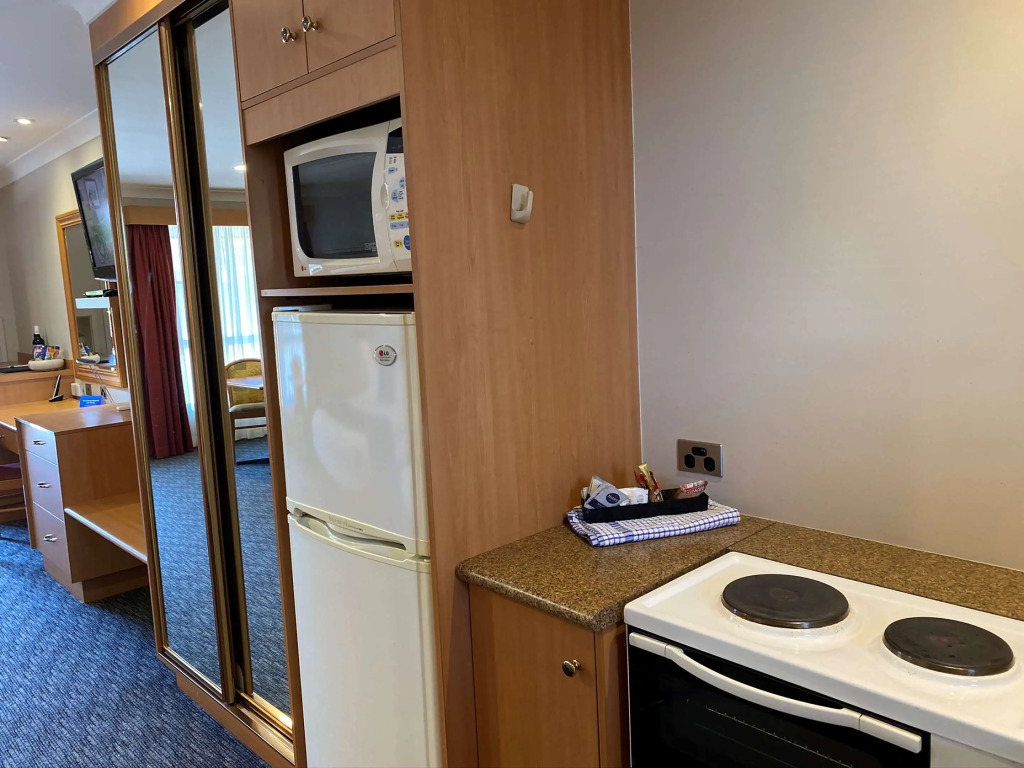 Best Western Plus All Settlers Motor Inn