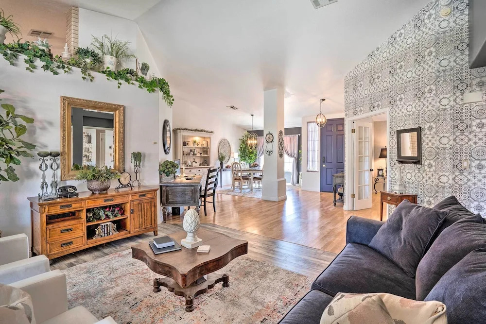 Elegant Peoria Home: Pool, Putting Green, Fire Pit