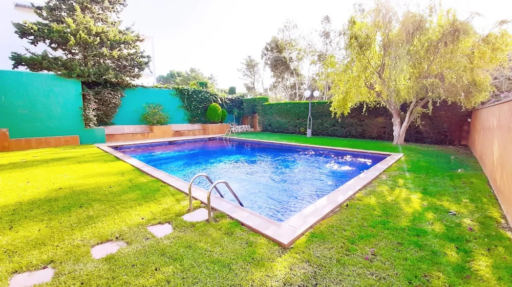 Villa - 4 Bedrooms with Pool and WiFi - 107985