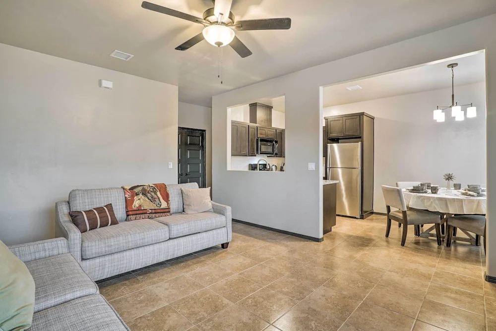 Spacious El Paso Apt, 6 Mi to Downtown!