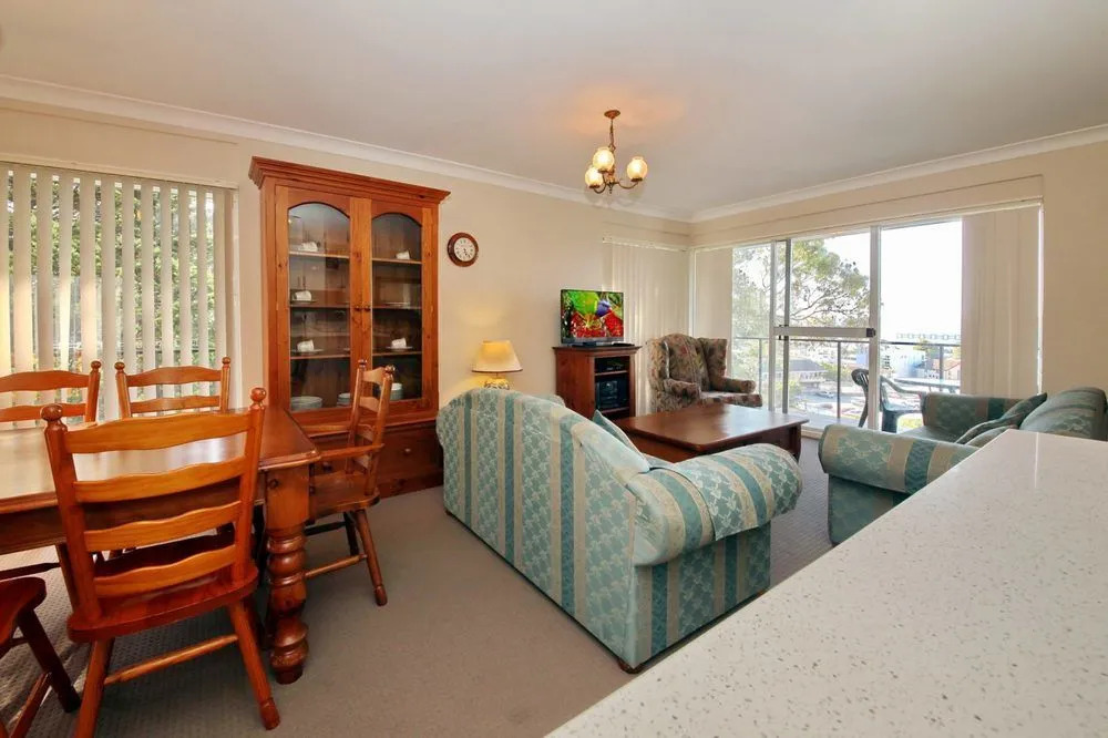 Sunset Towers, Unit 11/25 Donald Street