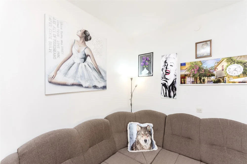 Apartment and Rooms Ive