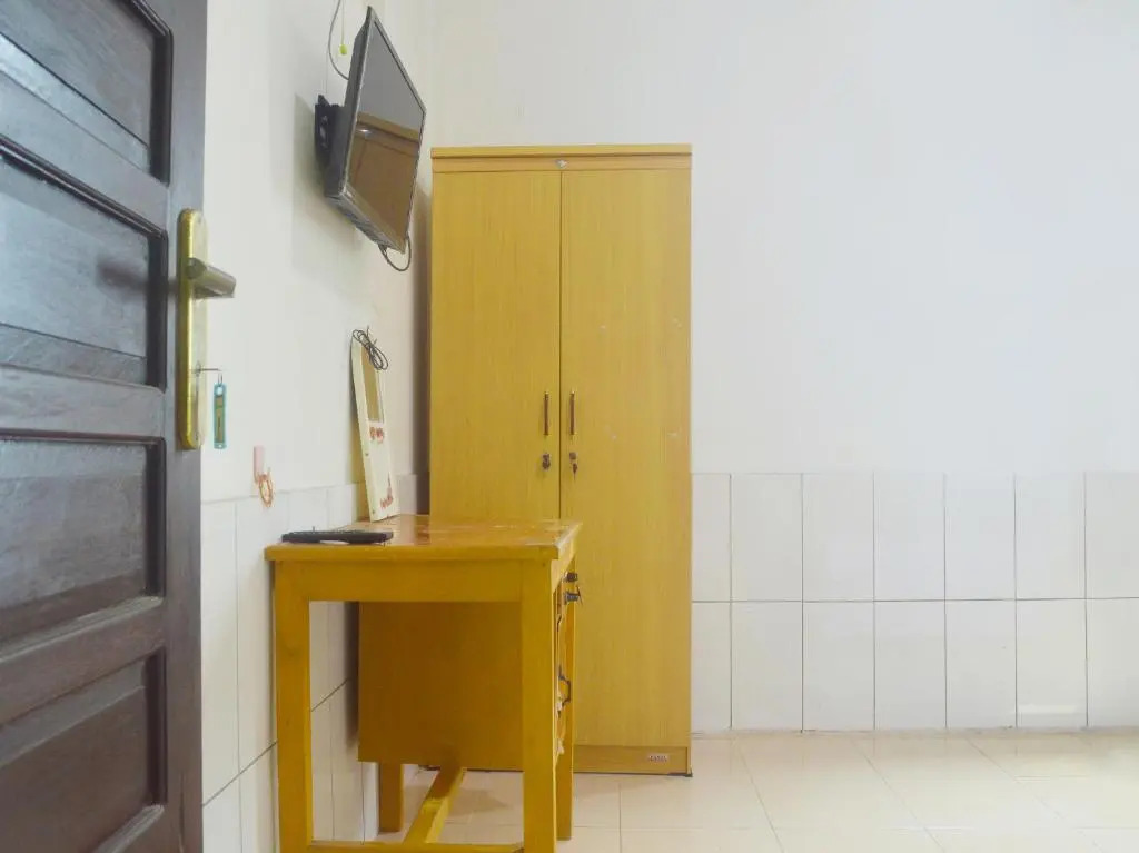 SPOT ON 91623 Pj Guest House Syariah