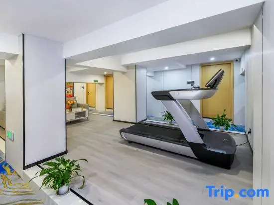 Yingman Hotel (Chongqing East Station Changshengqiao Light Rail Station)
