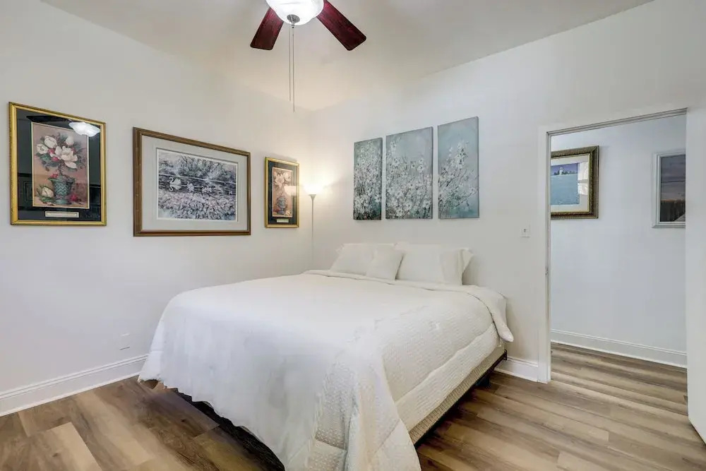Walk to Food & Art: Condo in Historic Riverside