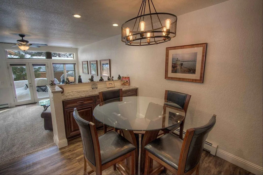 Tahoe Pines Chateau by Lake Tahoe Accommodations