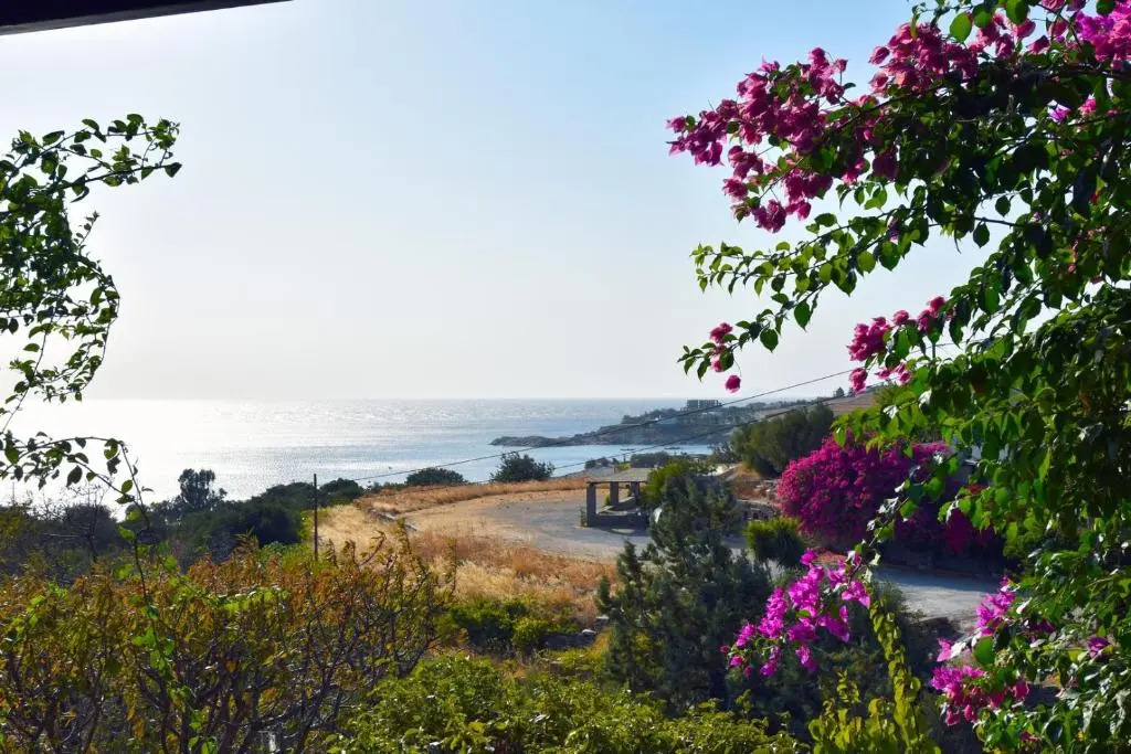 family home with a fantastic sea view, 5 minutes from the beaches