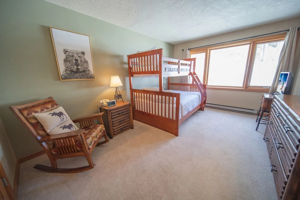 Lenawee 1738 by SummitCove Vacation Lodging