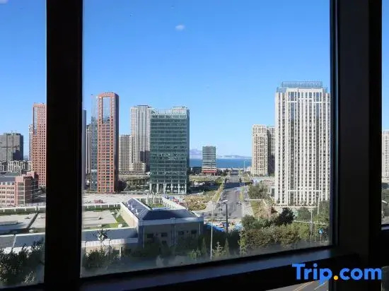 Haotai Holiday Inn (Zhongshan District Gangdong Fifth Street Punch Point Branch)