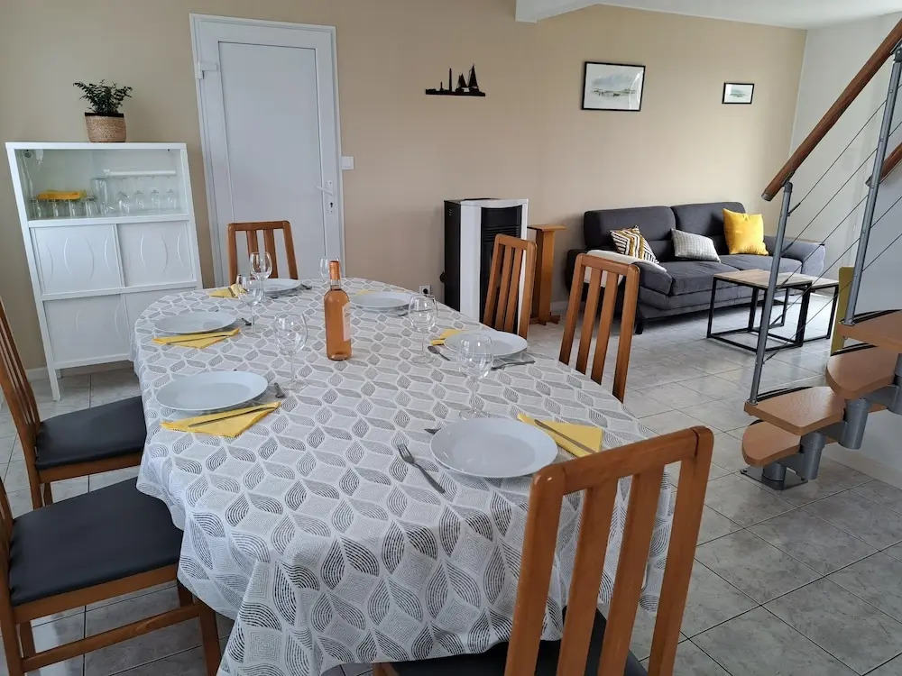 Comfortable Holiday Home Near the Beach