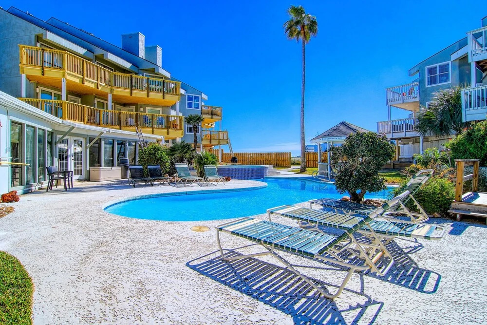 Third Floor Seabatical Condo in Mustang Island by Redawning