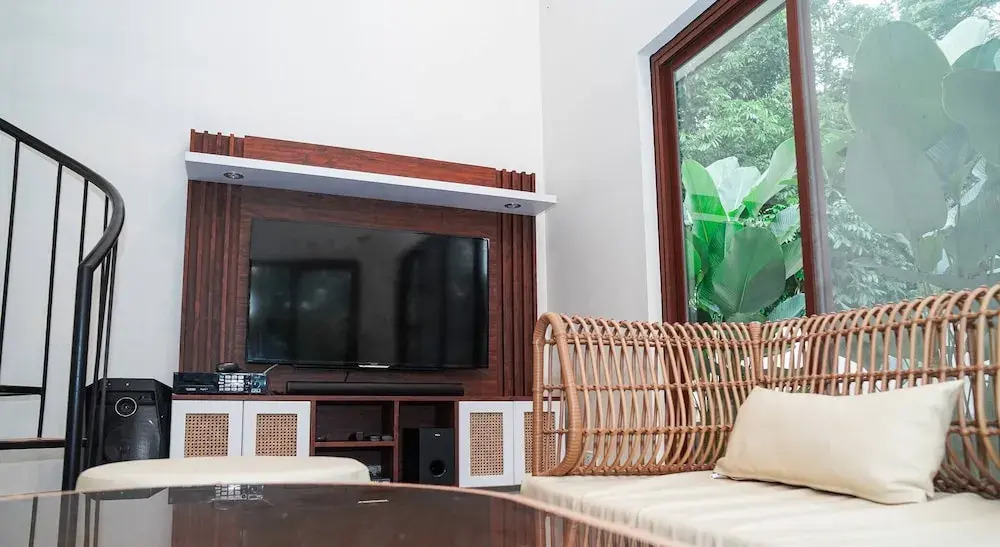 Modern Tropical 2BR Villa Pool Retreat in Amadeo