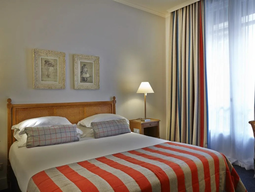 Hôtel Vernet Champs Elysées Paris