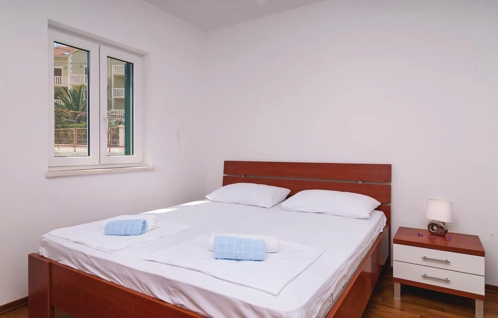 Awesome Apartment in Sutivan With 2 Bedrooms and Wifi